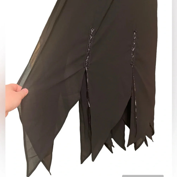 Black layered gothic style skirt size 14 - Picture 3 of 8